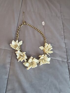 Plunder "ITALY" Stylish Cream Floral Statement Necklace